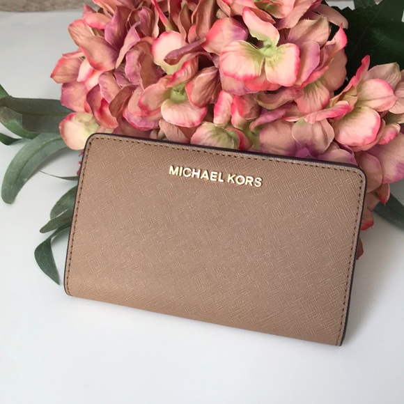 Michael Kors Handbags - Michael Kors Tan Jet Set Wallet